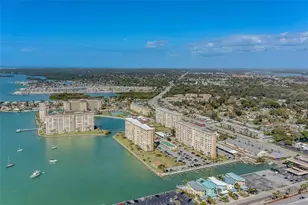 4550 Cove Cir, Saint Petersburg, FL 33708 - Photo 13