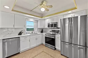 4550 Cove Cir, Saint Petersburg, FL 33708 - Photo 19