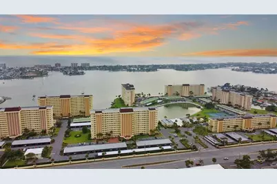 4550 Cove Circle #704, Saint Petersburg, FL 33708 - Photo 3