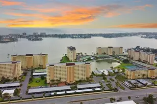 4550 Cove Cir, Saint Petersburg, FL 33708 - Photo 3