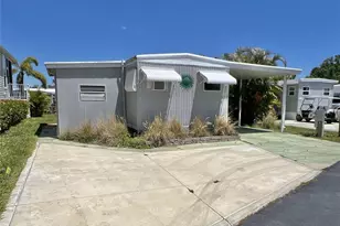 333 Mt Richmond Ave NE, Saint Petersburg, FL 33702 - Photo 3