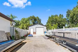 2010 Lee Dr, Valrico, FL 33594 - Photo 27