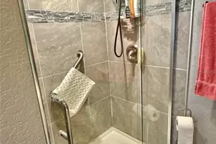 7202 Mt Essex Dr NE, Saint Petersburg, FL 33702 - Photo 11