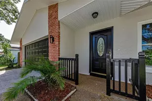 2237 Spanish Vistas Dr, Dunedin, FL 34698 - Photo 5