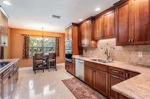 3909 Hudson Ln, Tampa, FL 33618 - Photo 13