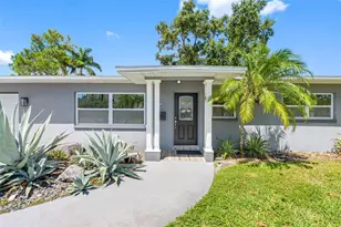 439 Capri Way NE, Saint Petersburg, FL 33704 - Photo 1