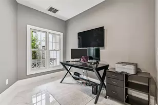 3155 Lake Ellen Dr, Tampa, FL 33618 - Photo 9