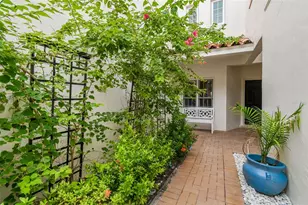 3155 Lake Ellen Dr, Tampa, FL 33618 - Photo 5