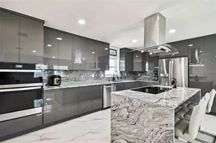 8708 Thornwood Ln, Tampa, FL 33615 - Photo 9
