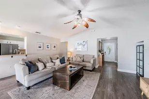 106 Winston Manor Cir, Seffner, FL 33584 - Photo 7