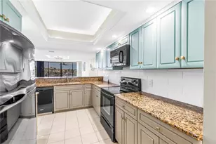 2775 Kipps Colony Dr S, Saint Petersburg, FL 33707 - Photo 21