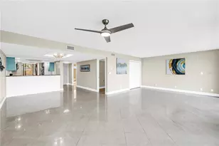 2775 Kipps Colony Dr S, Saint Petersburg, FL 33707 - Photo 17