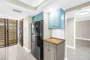 2775 Kipps Colony Dr S, Saint Petersburg, FL 33707 - Photo 23