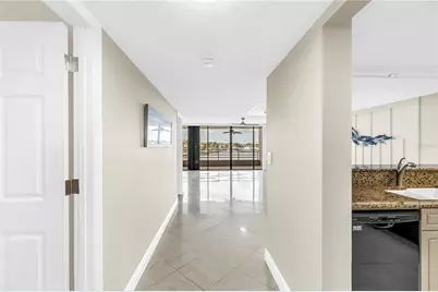 2775 Kipps Colony Drive S #204, Saint Petersburg, FL 33707 - Photo 5