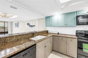 2775 Kipps Colony Dr S, Saint Petersburg, FL 33707 - Photo 23