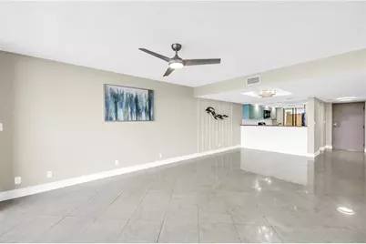 2775 Kipps Colony Drive S #204, Saint Petersburg, FL 33707 - Photo 15