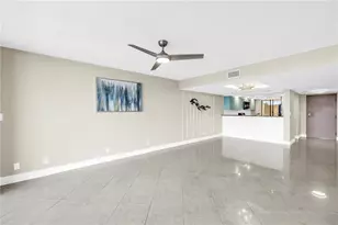 2775 Kipps Colony Dr S, Saint Petersburg, FL 33707 - Photo 15