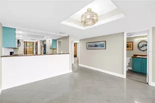 2775 Kipps Colony Dr S, Saint Petersburg, FL 33707 - Photo 17