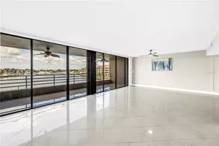 2775 Kipps Colony Dr S, Saint Petersburg, FL 33707 - Photo 13