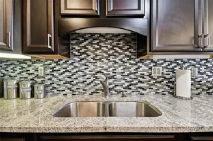 7600 Bayshore Dr, Treasure Island, FL 33706 - Photo 9