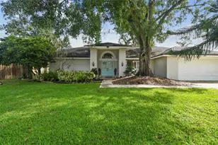 1905 Horseshoe Dr, Plant City, FL 33566 - Photo 1