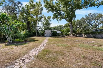 8008 N Gomez Avenue, Tampa, FL 33614 - Photo 35
