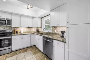 6201 2nd St E, Saint Pete Beach, FL 33706 - Photo 9