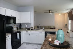 12107 Barnsley Reserve Pl, Gibsonton, FL 33534 - Photo 9