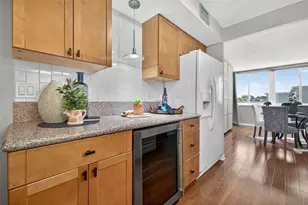 4880 Locust St NE, Saint Petersburg, FL 33703 - Photo 9