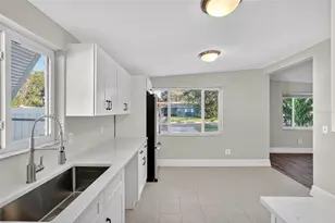 320 93rd Ave N, Saint Petersburg, FL 33702 - Photo 5