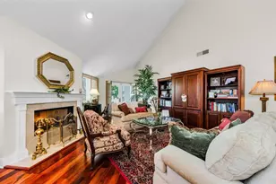 10425 Longwood Dr, Seminole, FL 33777 - Photo 7