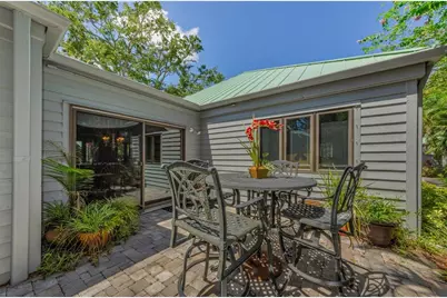 10425 Longwood Drive, Seminole, FL 33777 - Photo 11