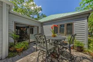 10425 Longwood Dr, Seminole, FL 33777 - Photo 11