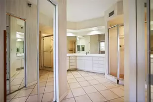 6251 Shoreline Dr, Saint Petersburg, FL 33708 - Photo 17