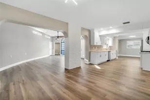 216 S Shore Crest Dr, Tampa, FL 33609 - Photo 7