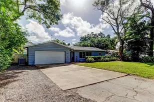 227 Palm Ln N, Saint Petersburg, FL 33710 - Photo 3