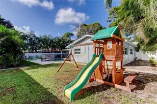 227 Palm Ln N, Saint Petersburg, FL 33710 - Photo 65