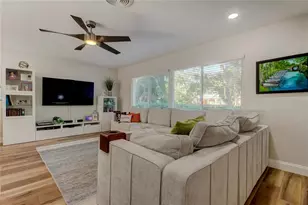 227 Palm Ln N, Saint Petersburg, FL 33710 - Photo 5