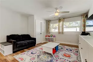 227 Palm Ln N, Saint Petersburg, FL 33710 - Photo 27