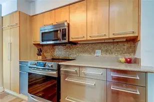 227 Palm Ln N, Saint Petersburg, FL 33710 - Photo 15