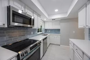 13016 Village Chase Cir, Tampa, FL 33618 - Photo 21