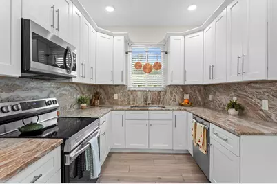 657 26th Avenue S, Saint Petersburg, FL 33705 - Photo 3