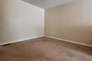 9956 Ashburn Lake Dr, Tampa, FL 33610 - Photo 9