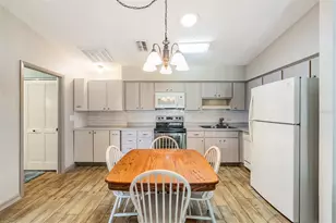 37730 Alissa Dr, Zephyrhills, FL 33542 - Photo 11