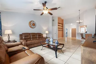 4704 Stove Pl, Valrico, FL 33596 - Photo 5