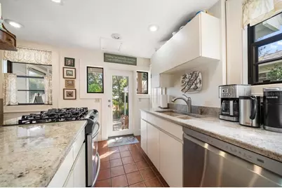 1925 8th Street N, Saint Petersburg, FL 33704 - Photo 17