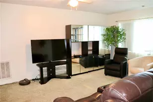 6990 Versailles N, Pinellas Park, FL 33781 - Photo 9