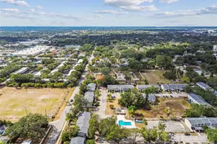 5264 Tennis Ct Cir, Tampa, FL 33617 - Photo 11