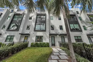 2851 W Gandy Blvd, Tampa, FL 33611 - Photo 1