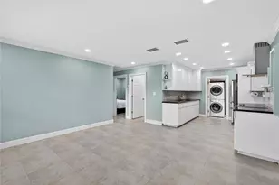 1201 Tyrone Blvd N, Saint Petersburg, FL 33710 - Photo 11